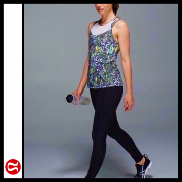 LuLuLemon Running in the City Tank Top - Picture 3 of 11